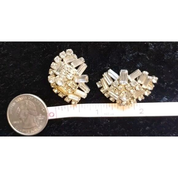 Vintage Crystal Rhinestones Faceted Baguette Sparkling Huggie Clip On Earrings - Picture 9 of 10